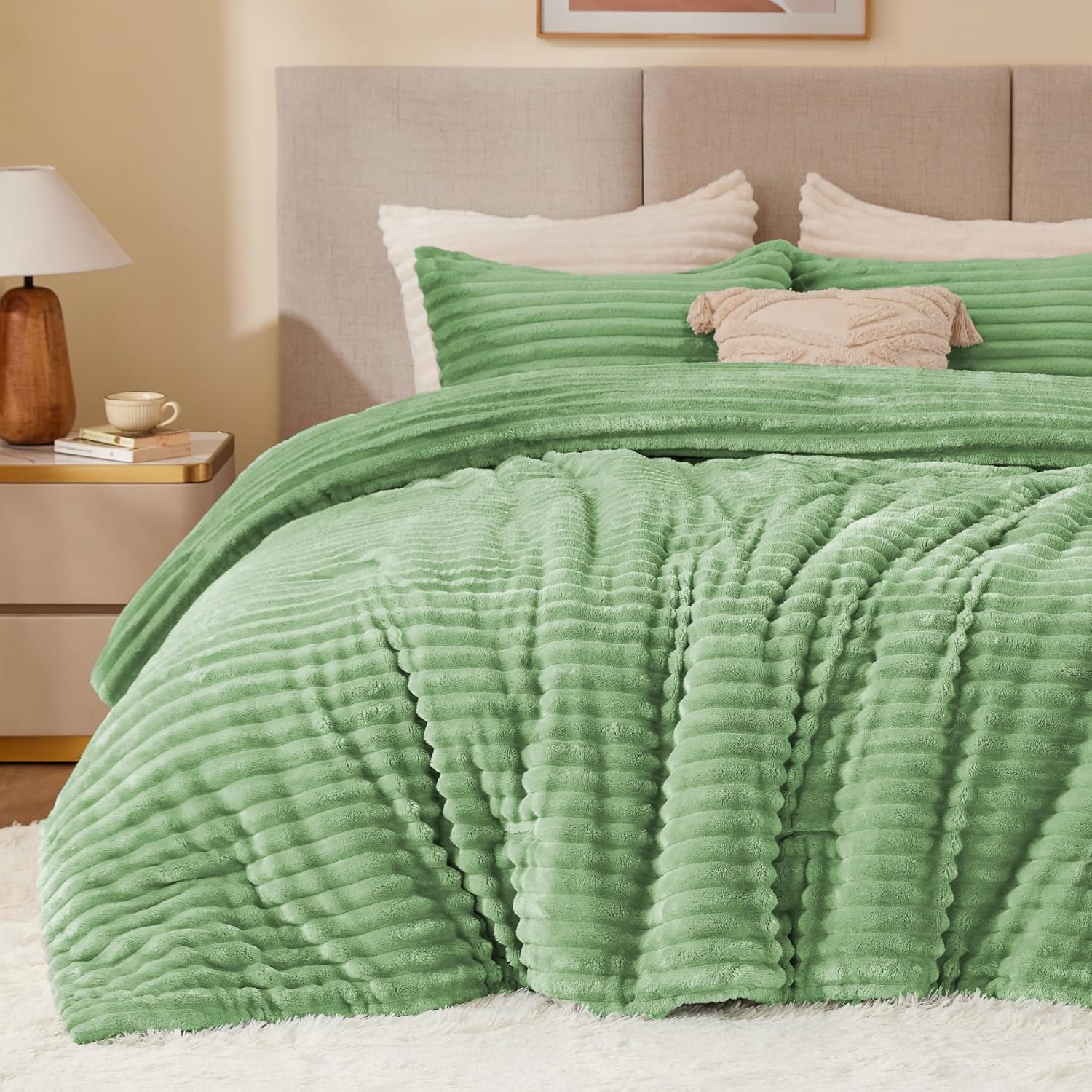 BEDELITE Fleece California King Comforter Set Deal at Amazon: Save 55%