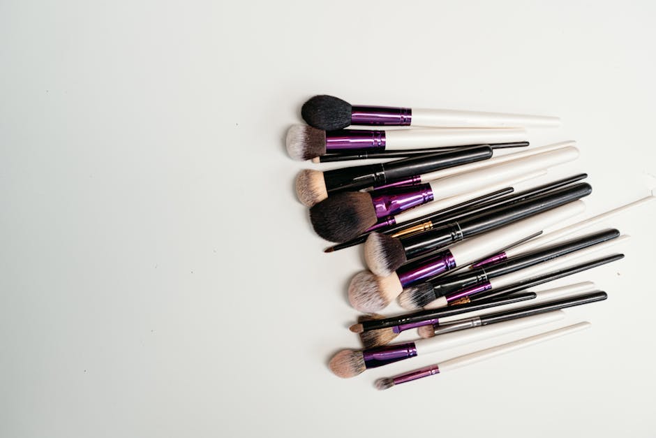 LAURA GELLER Retractable Angled Kabuki Brush Only deal at Amazon