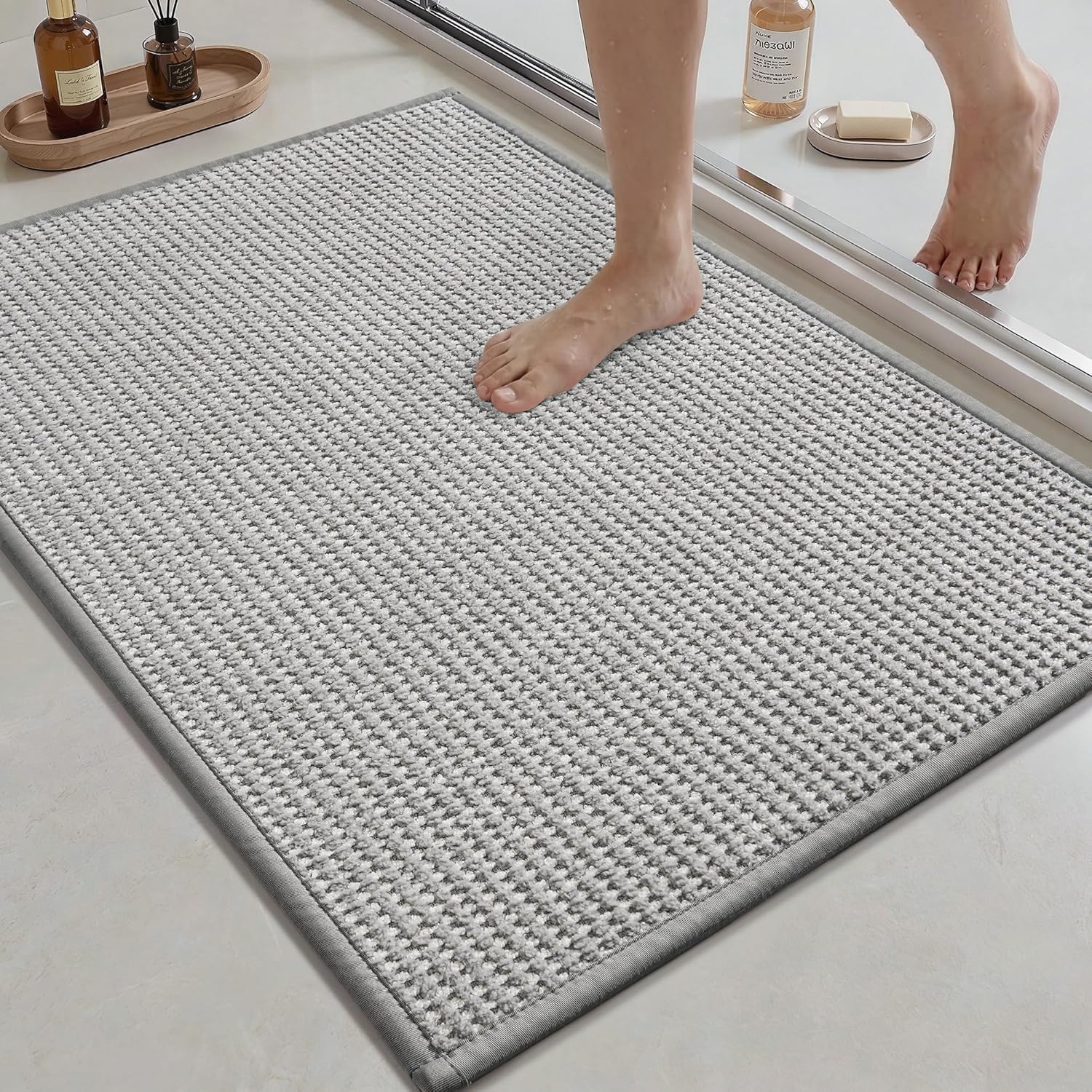 MontVoo Bath Mat,Chenille Absorbent Bathroom Mat Quick Dry R deal at Amazon