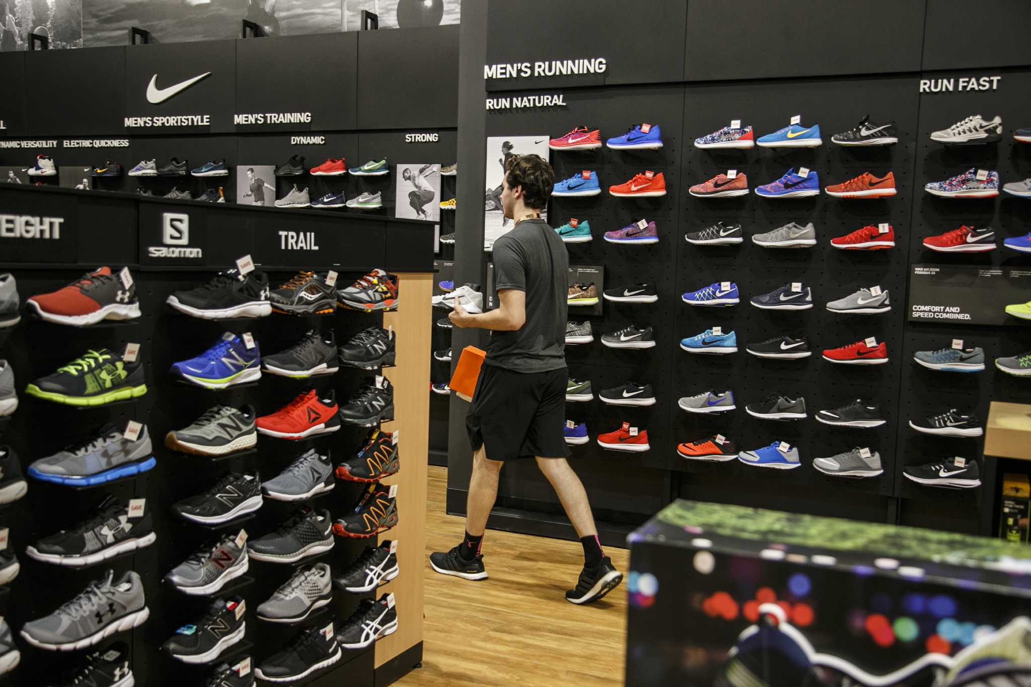 Nike Shoes Sale: Save $35 at Dick’s Sporting Goods