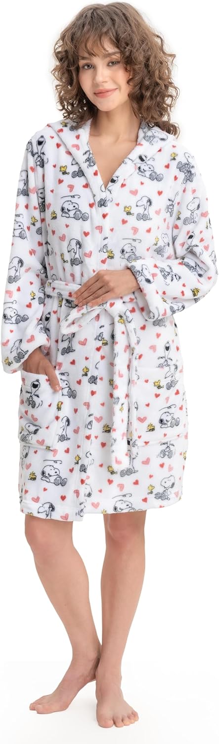Berkshire Blanket Peanuts® Snoopy VelvetLoft® Soft Lightweig deal at Amazon