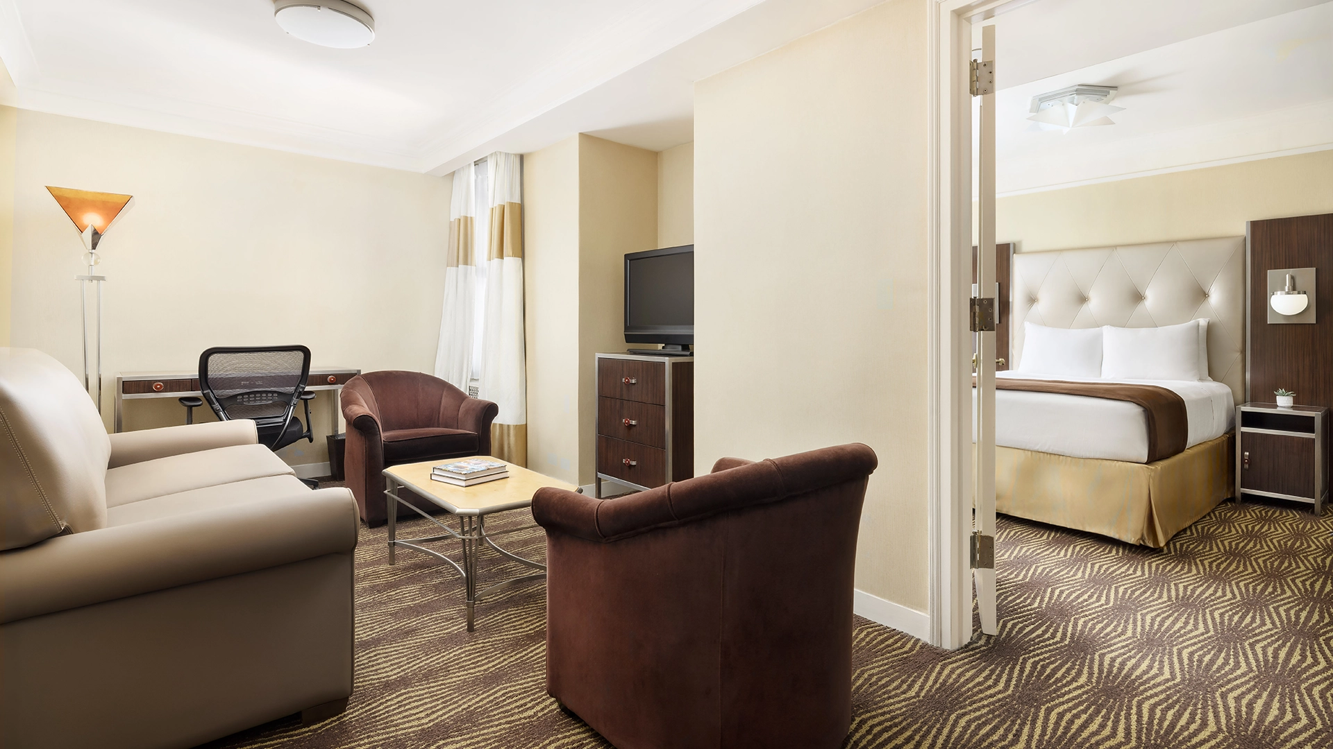 Save Up To 60% On Hot Rate® Hotels And Cars Deal at Hotwire