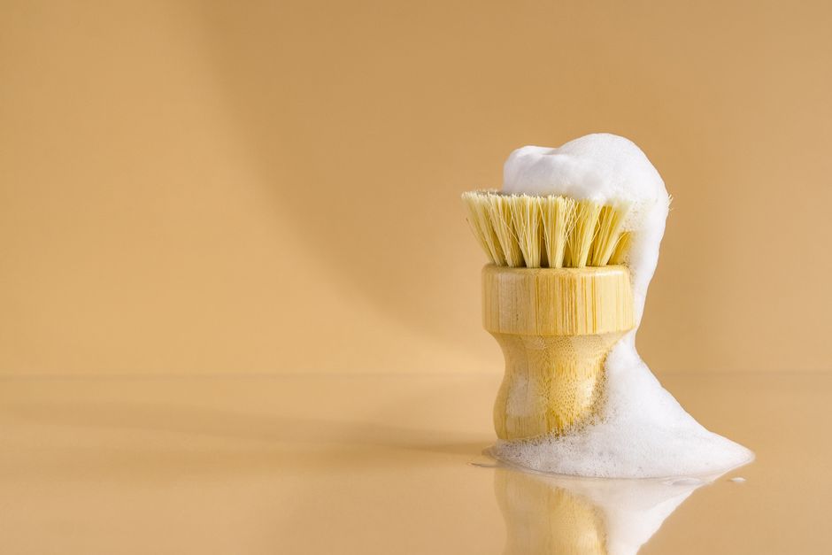 Full Circle Bubble Up Dish Brush Only $6.83 (Reg. $19) at Amazon