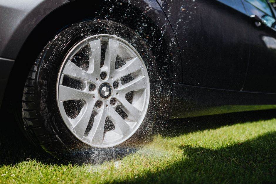 24-Oz Meguiar’s Hot Shine Tire Spray + Deal: Only $0.5 at Walmart