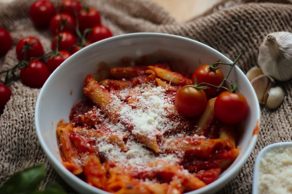 24-Oz Prego Tomato Pasta Sauce (Three Cheese Only $2.48 at Amazon