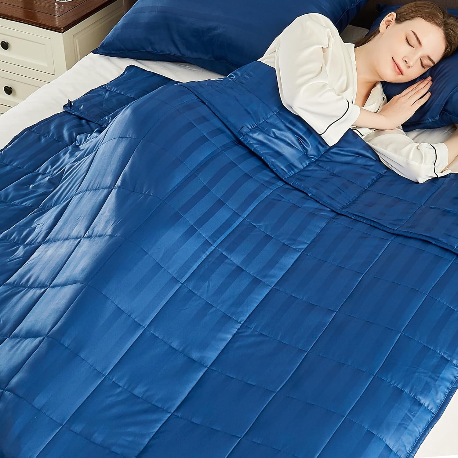Cooling Weighted Blanket Deal at Amazon