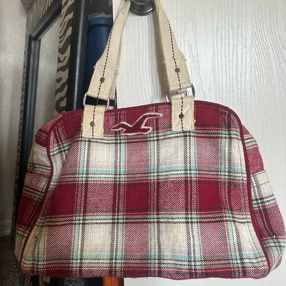 Hollister Strawberry Duffle Bag Deal: Save 20% at Hollister
