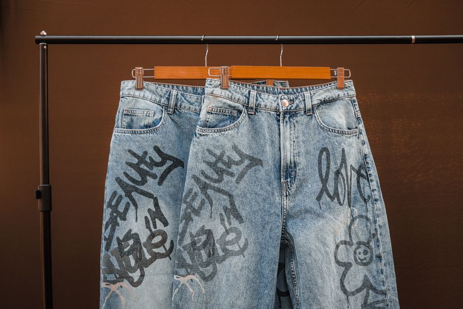 GAP & Levi’s Apparel (various styles): Legging Deal at Sport