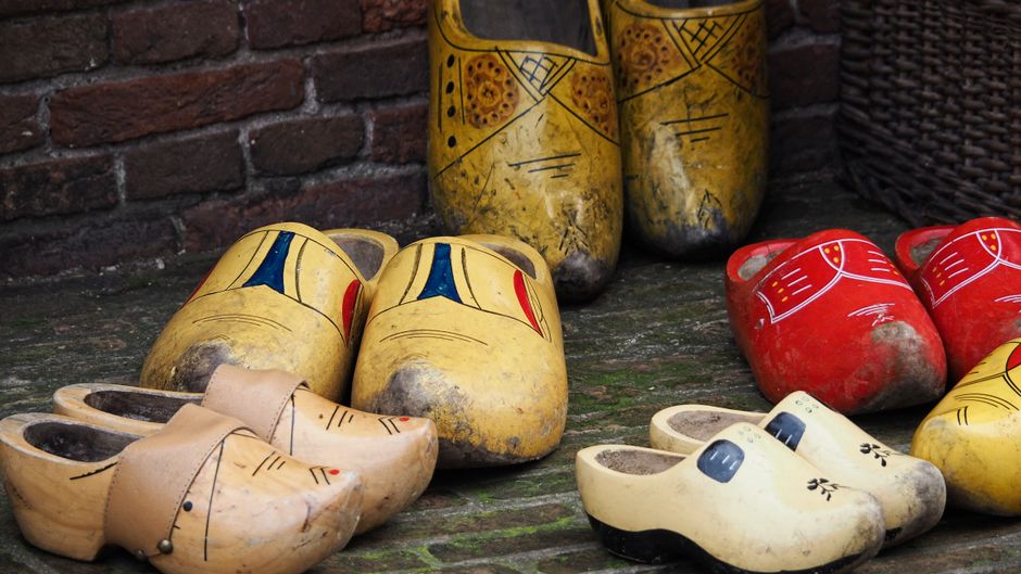 Crocs: Extra 25% Off Select Styles: Men’s Only $22.5 at Crocs
