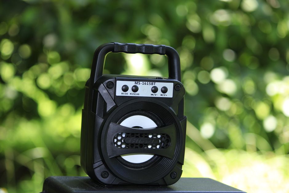 Frigidaire Retro 6-Can Mini Cooler w/ Bluetooth Speaker Only $29.99