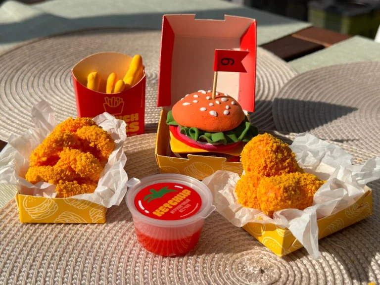 Free B’loonie Petz Squish Toy with Kids Meal at Cracker Barrel