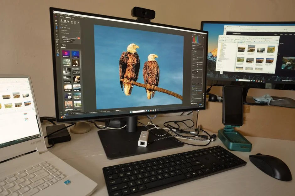 LG 32″ Ultrafine 4K Monitor Only $249.99 Free Shipping at Costco