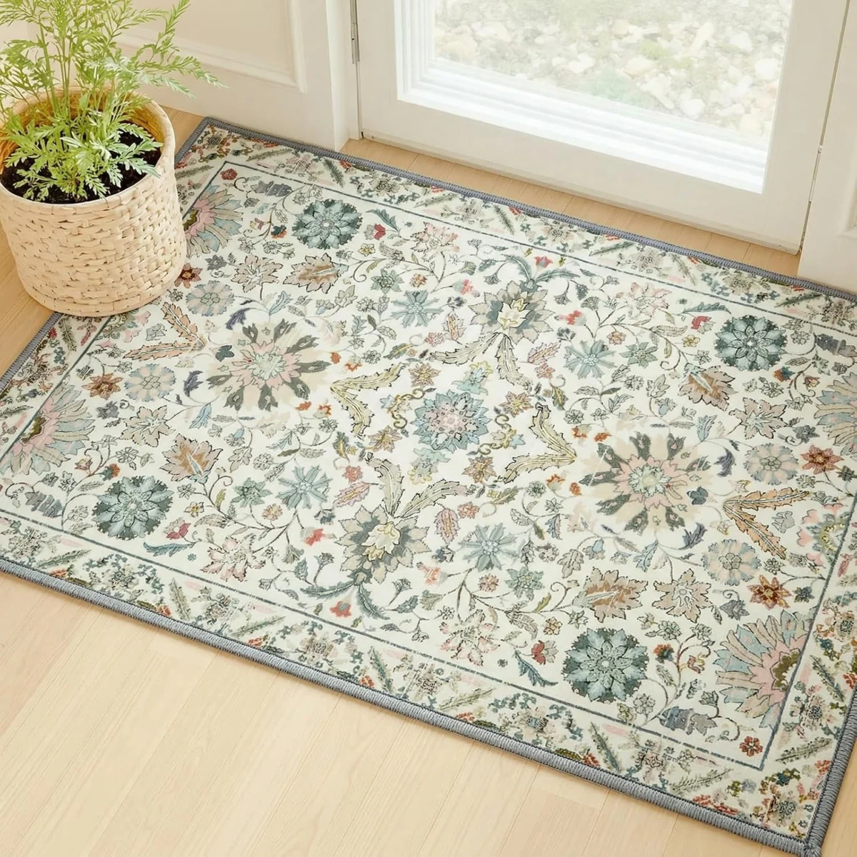 MiniDee 2×3 Area Rug at Amazon – Vintage Floral Accent
