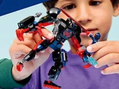 kids-holding-lego