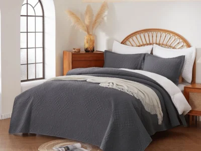 Gray Quilt Set Queen Size 90×96 Deal at Amazon: Save $6.xx
