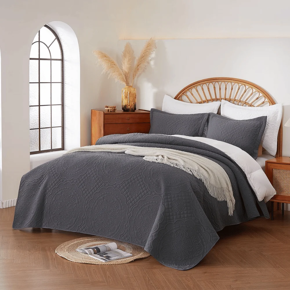 Gray Quilt Set Queen Size 90×96 Deal at Amazon: Save $6